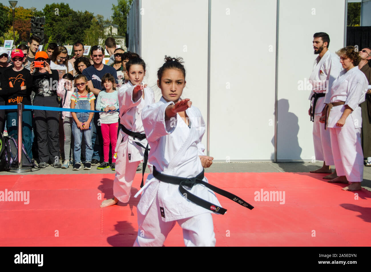 Japanische Kampfkunst und Traditionen. 19 Oktober, 2019, Sofia, Bulgarien, National Palace of Culture Park. Stockfoto