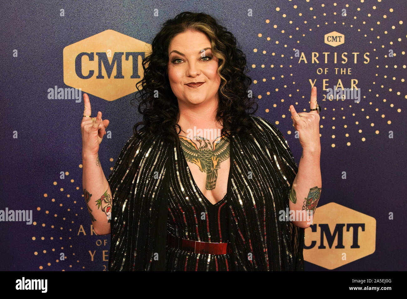 Ashley McBryde besucht die CMT 2019 Künstler des Jahres bei Schermerhorn Symphony Center am 16. Oktober 2019 in Nashville, Tennessee. Stockfoto