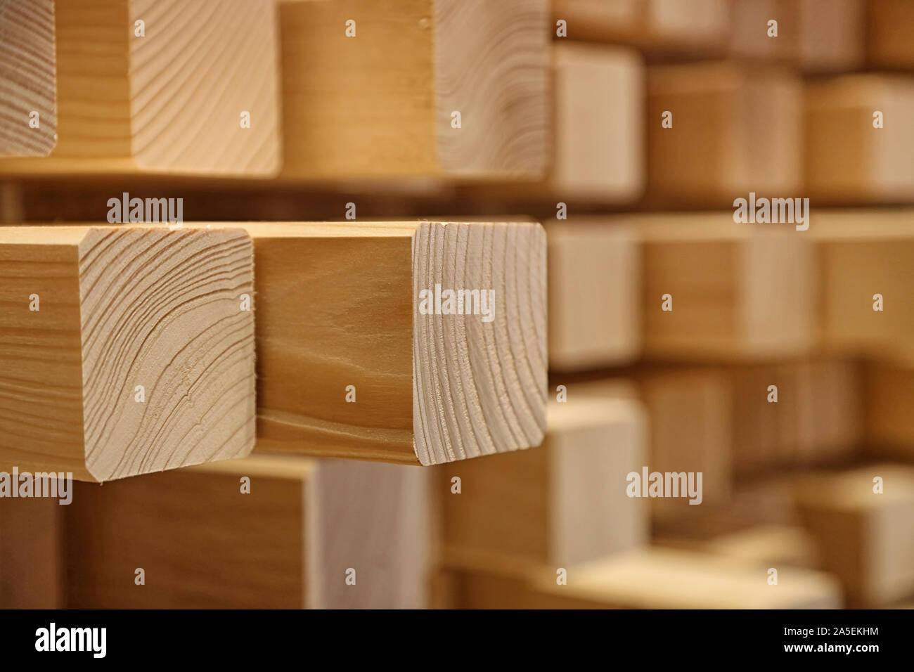 Textur aus gestapelten square Holz Stockfoto