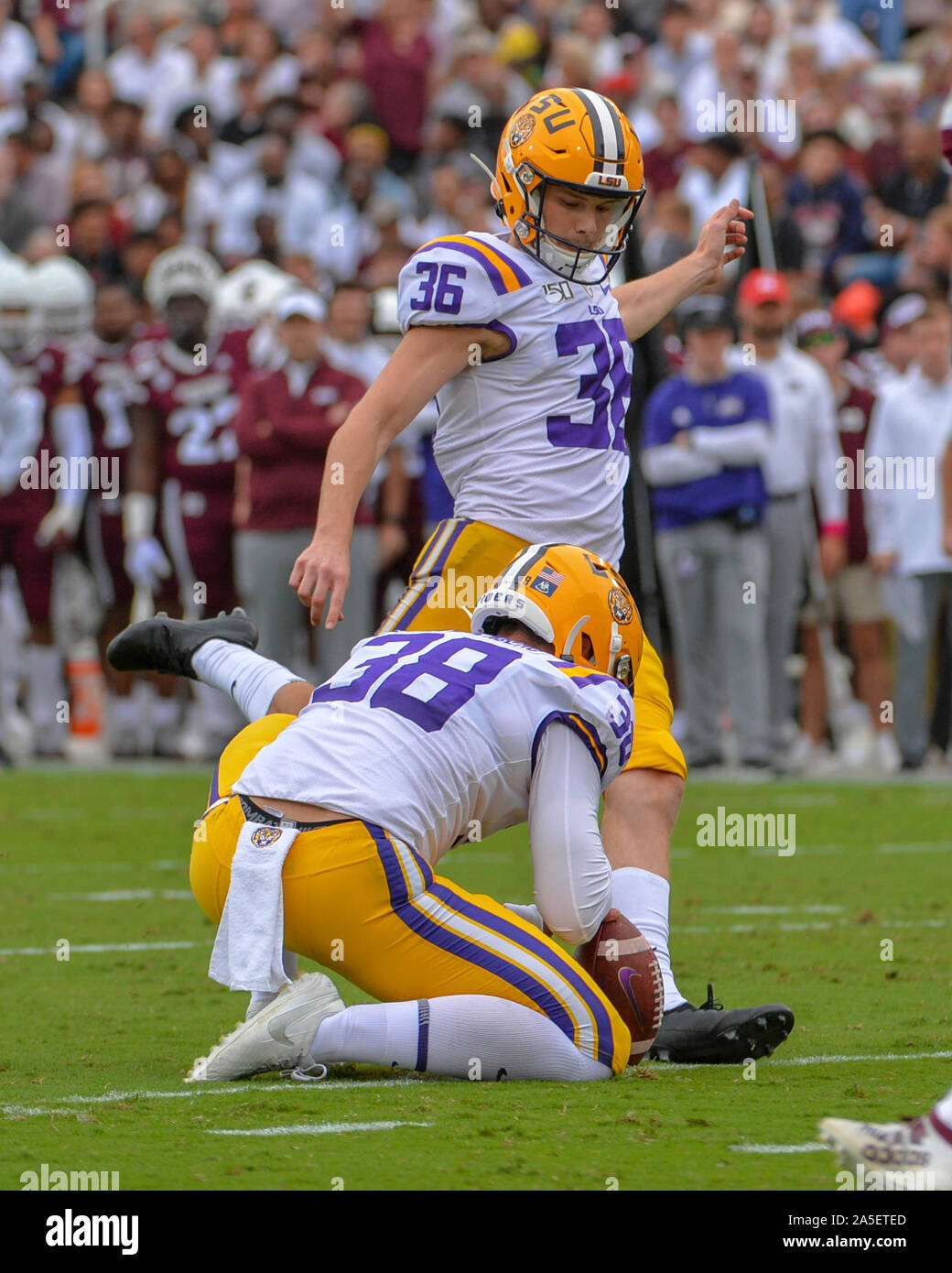 Oktober 19, 2019: LSU punt Kicker, Cade York (36), erstellt ein Feld Ziel während der NCAA Football Spiel zwischen der LSU Tiger und der Mississippi State Bulldogs bei Davis Wade Stadium in Starkville, MS zu treten. Credit: Kevin Langley/CSM Stockfoto