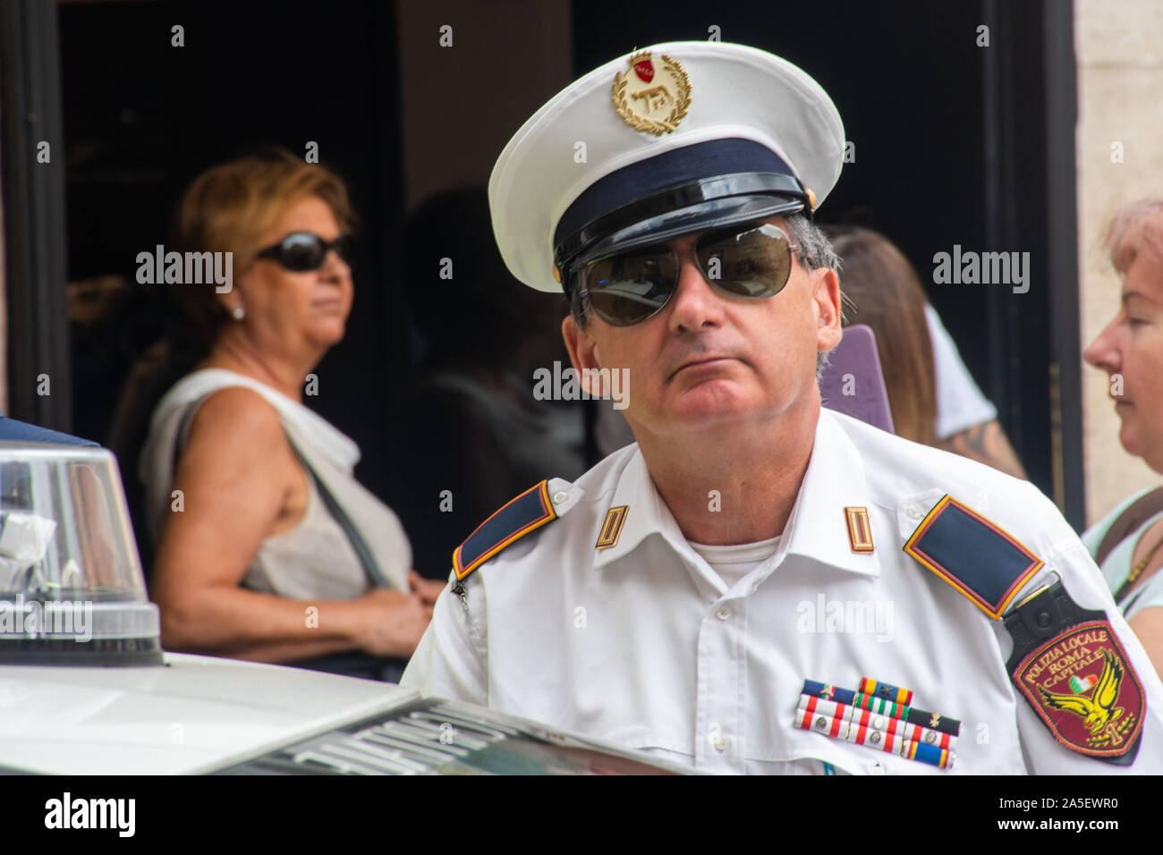 Rom, Italien - 30 September 2019: italienischer Polizist Sonnenbrille tragen Stockfoto