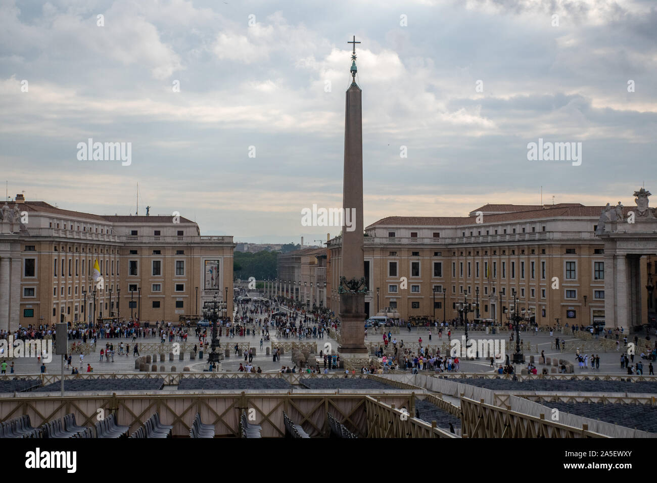 Rom Italien - 1. Oktober 2019: Petersplatz mit kleinen Masse Stockfoto