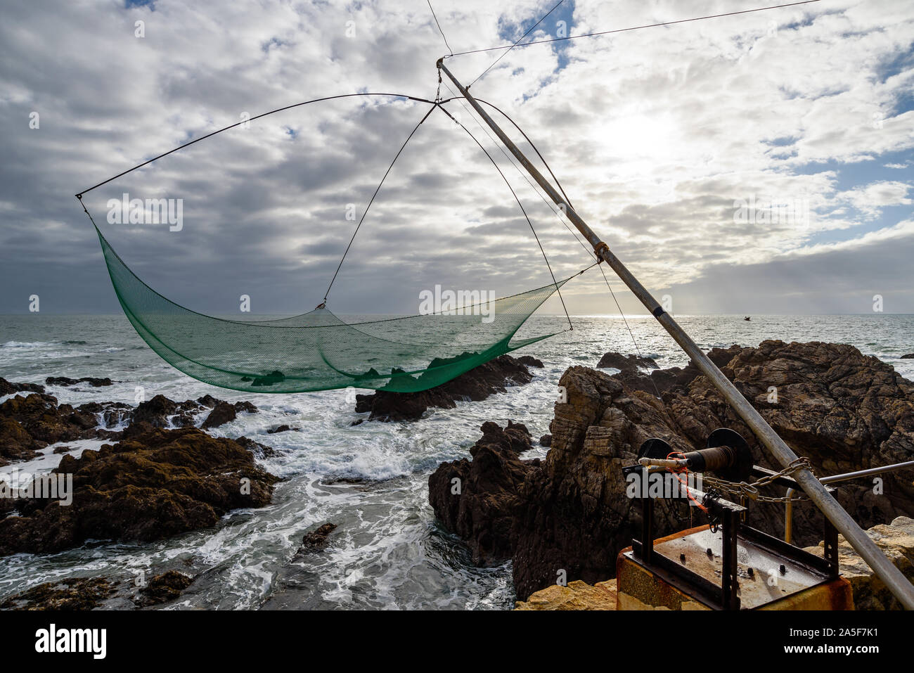 Net Fanggeräte entlang der atlantischen Küste in La Turballe, Loire-Atlantique, Frankreich. Stockfoto