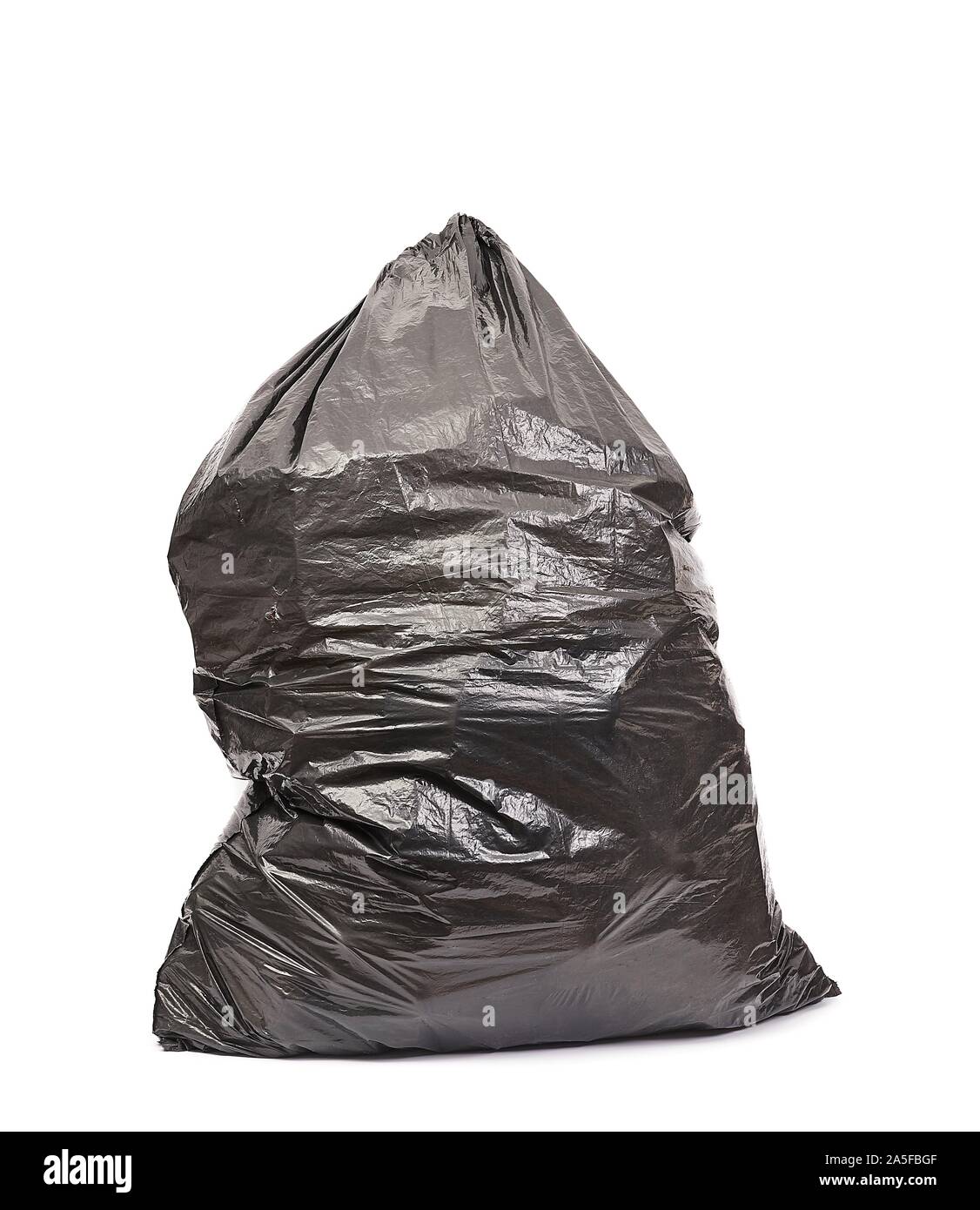 Schwarze Müllsack auf weißem Hintergrund Stockfoto