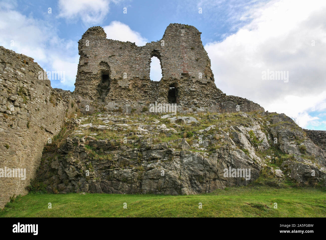 Montgomery Schloss ist eine aus Stein gemauerte Burg mit Blick über die Stadt Montgomery Powys, Mid Wales Stockfoto