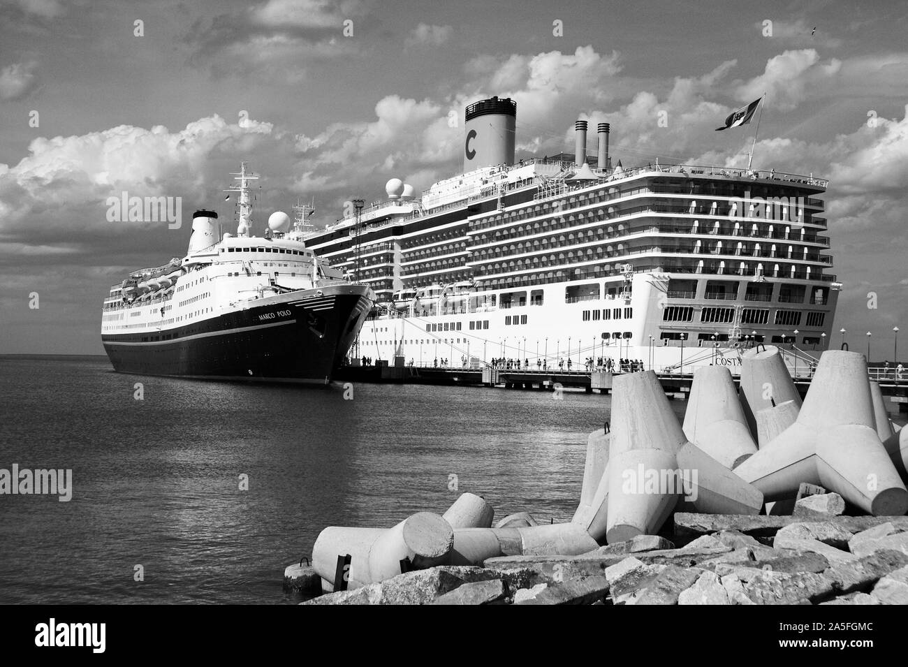 Kreuzfahrtschiffe festgemacht in den Hafen von Tallinn, Estland Stockfoto