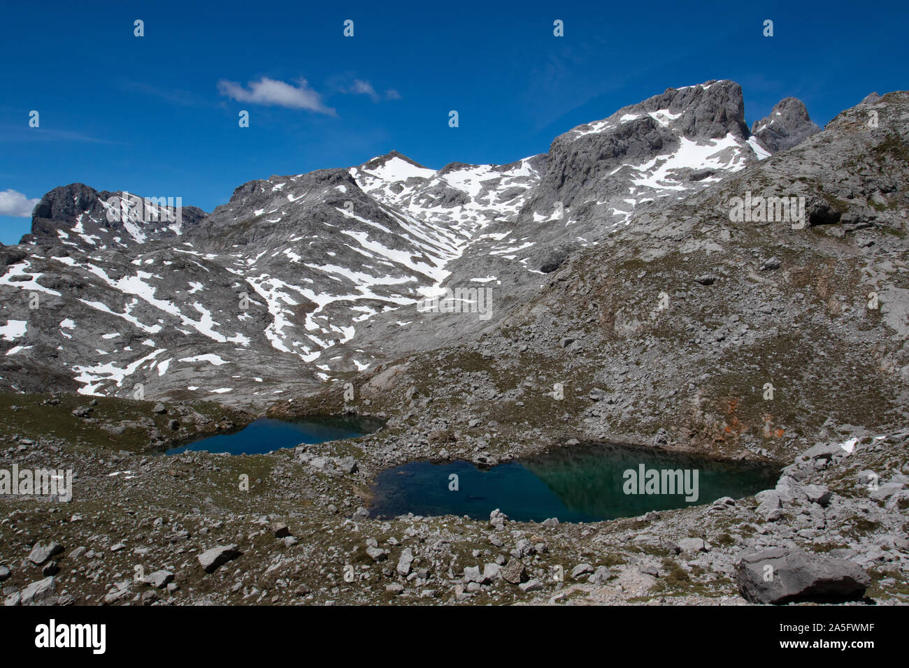 Alpine Seen oben Fuente De im Nationalpark Picos de Europa, Spanien Stockfoto