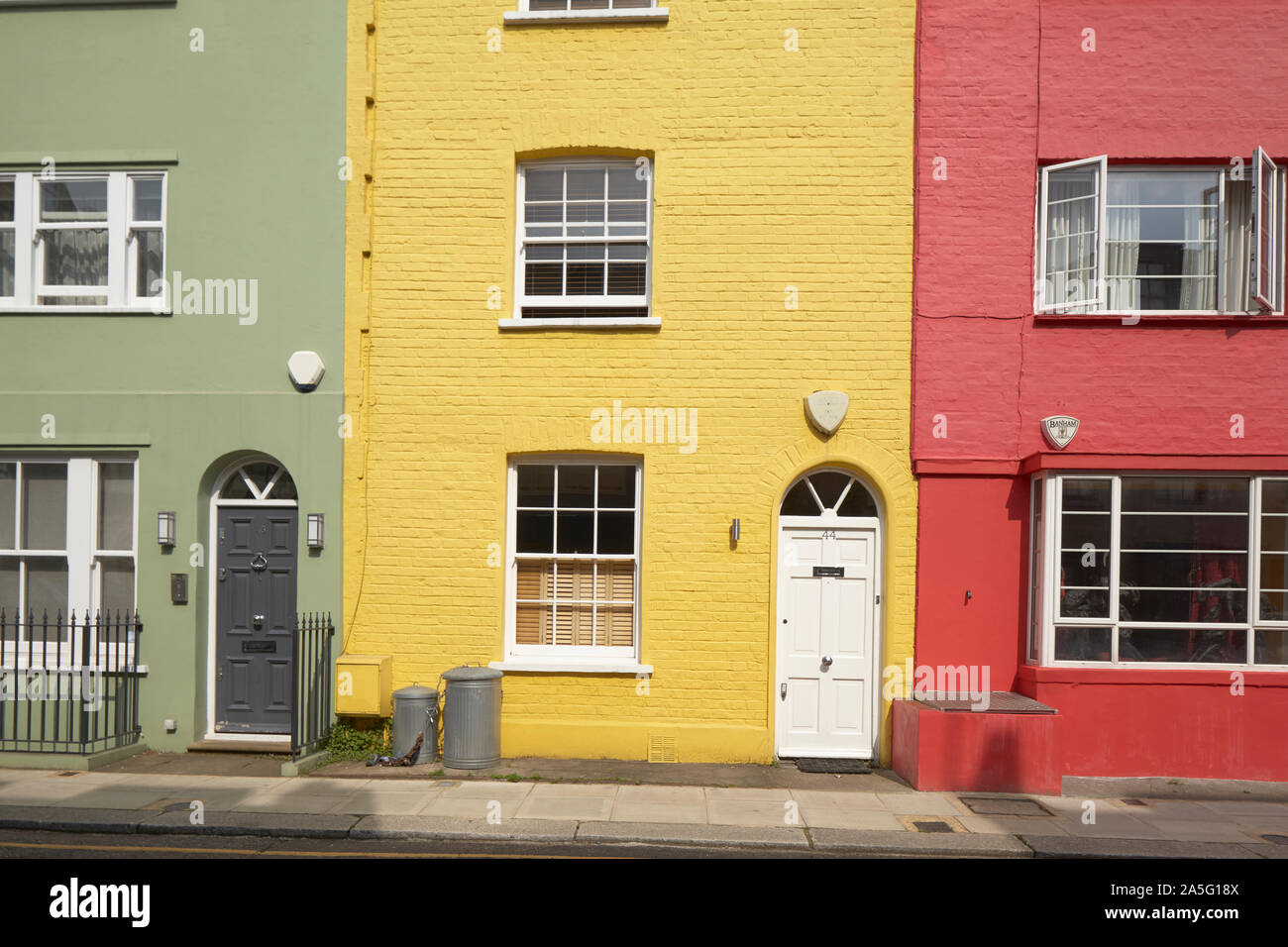 Bunte Reihenhäuser, Kensington, London. Stockfoto