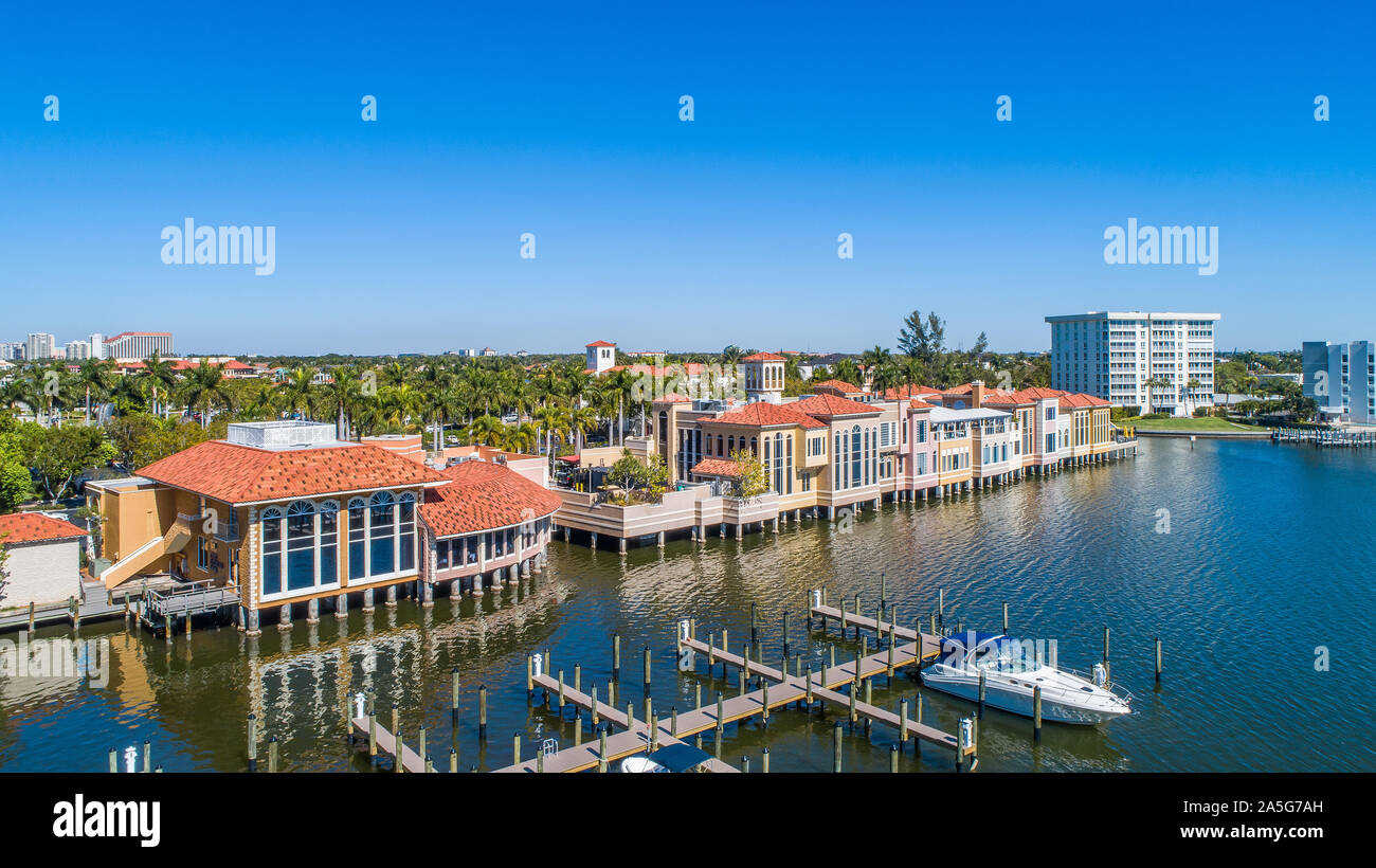 Luftbilder des Dorfes Geschäfte auf venezianischen Bucht im Park Shore Bereich von Neapel FL am Golf von Mexiko im Süden von Fort Myers und in der Nähe von Marco Island FL Stockfoto
