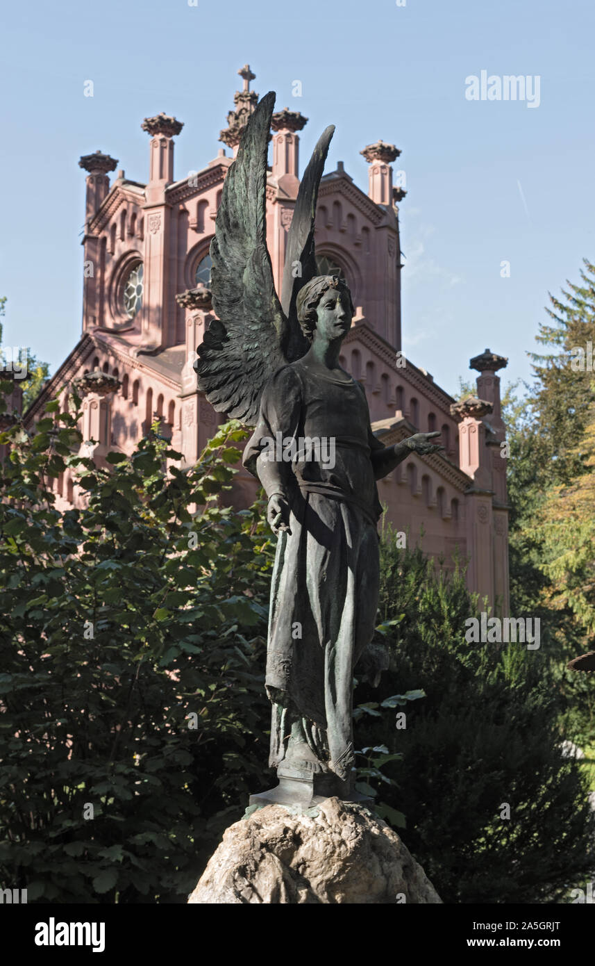 Skulptur des Schutzengels auf dem Hauptfriedhof in frankfurt am Main Stockfoto