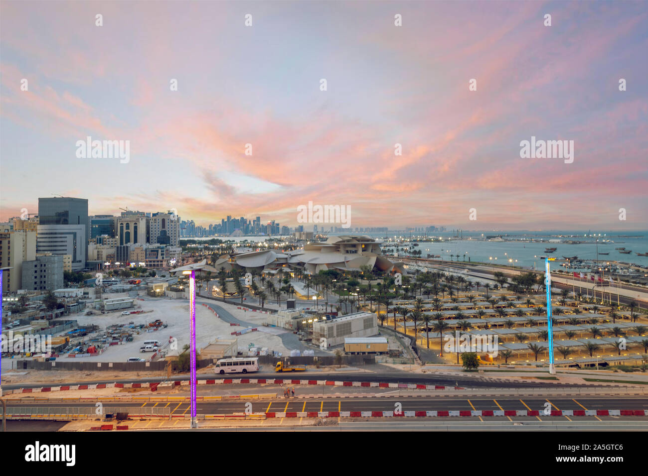 Sonnenuntergang Ariel Blick auf Qatar National Museum Stockfoto