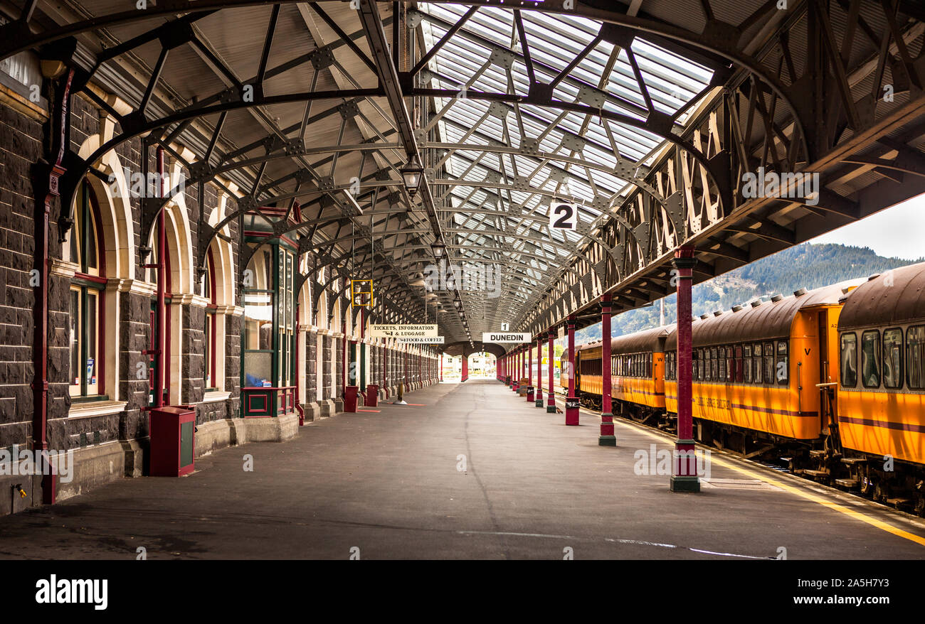 Plattform dunedin Fotos und Bildmaterial in hoher Auflösung Alamy