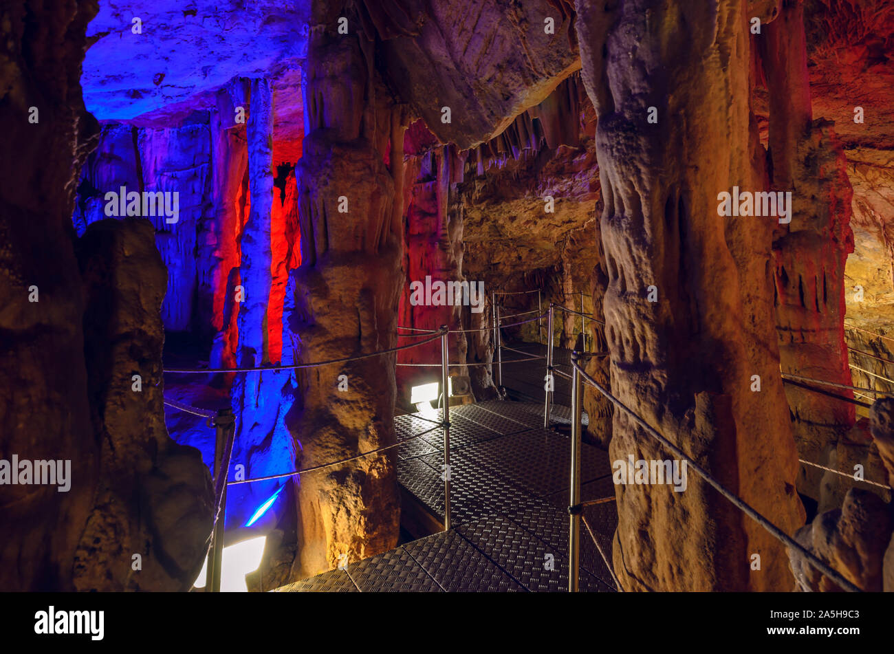 Die Tropfsteinhöhle Sfendoni ist in den hohen Bergen zwischen Rethymnon und Heraklion in der Nähe des Dorfes Zoniana befindet. Stockfoto