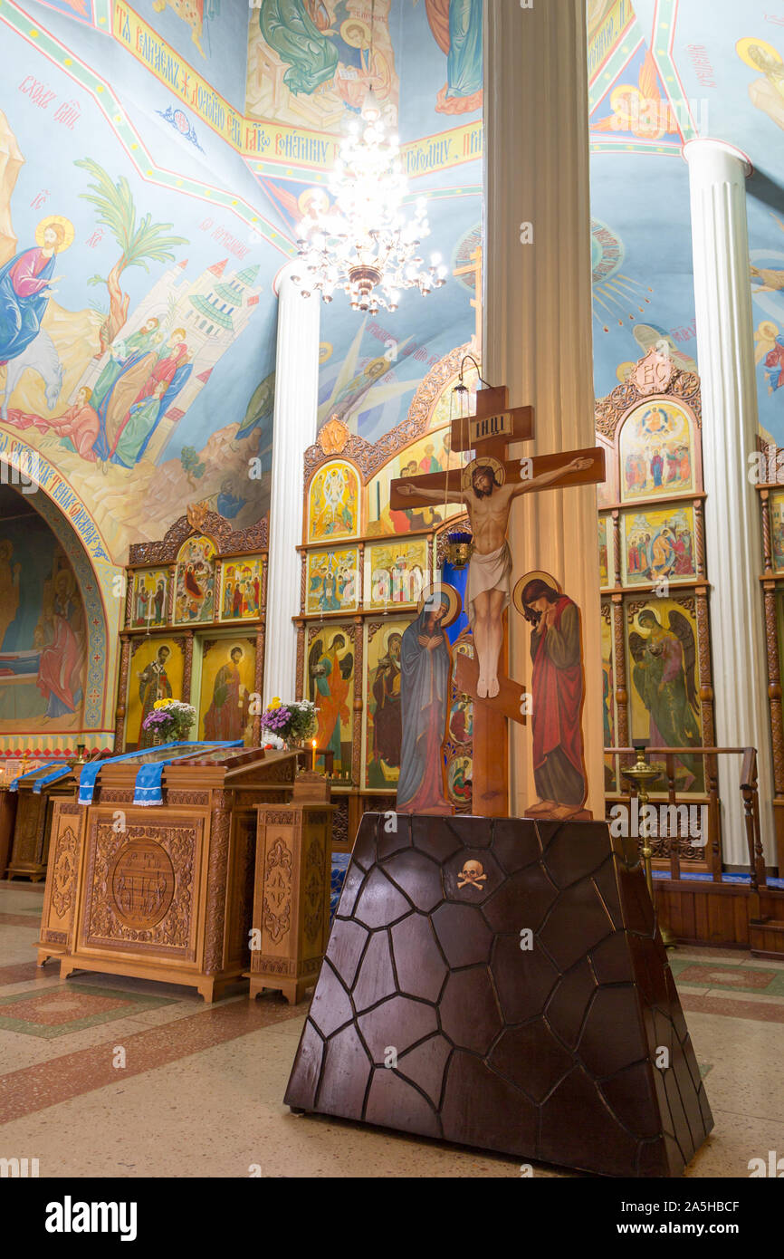 Novyj Svet, Region Donetsk, Ukraine - Oktober 06, 2019. Das innere des Tempels zu Ehren des Kasaner Ikone der Mutter Gottes. Anbetung Kreuz Stockfoto