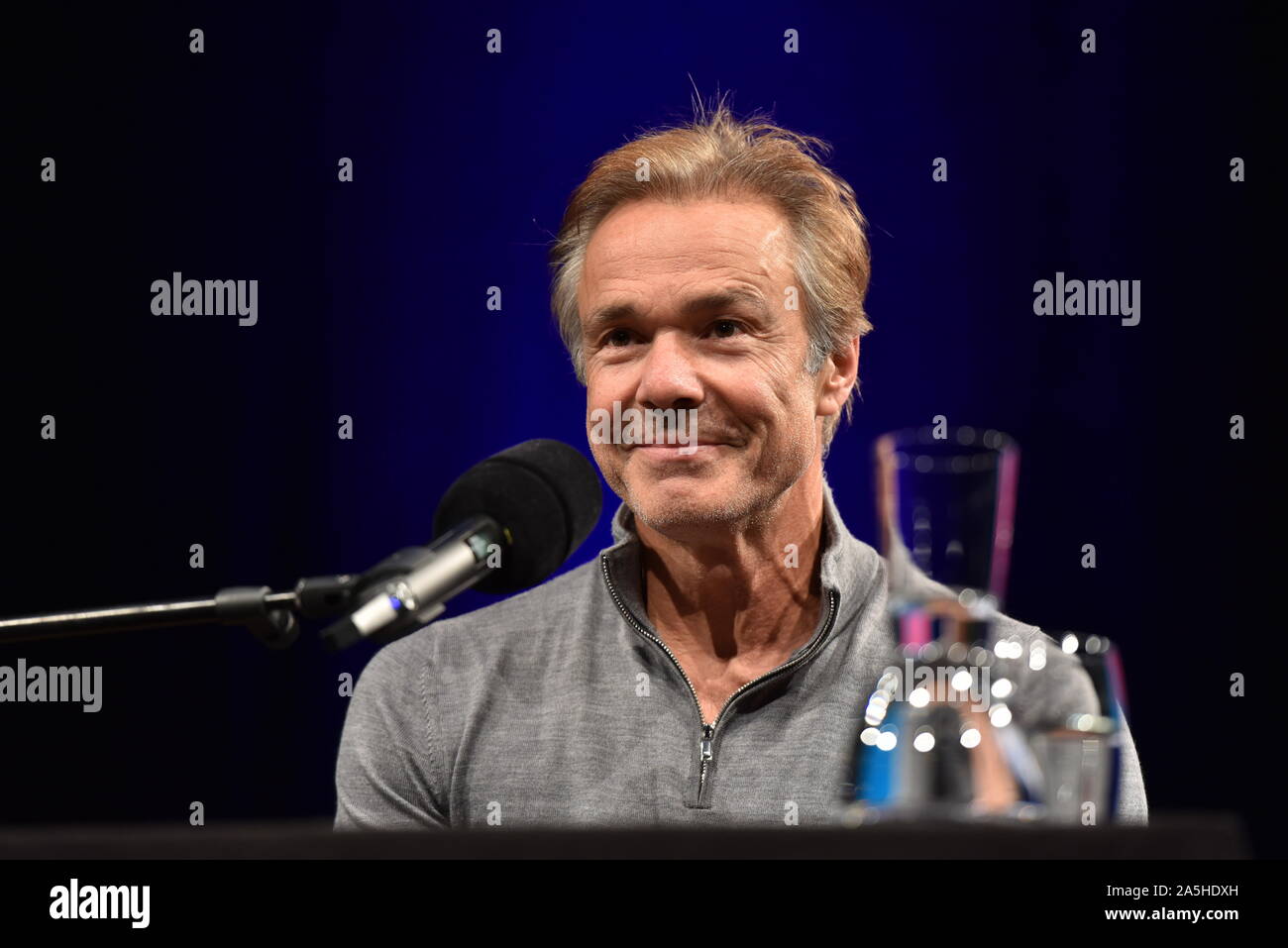 Köln, Deutschland. Okt, 2019 20. Hannes Jaenicke, Schauspieler und Autor, liest an der Lit.Cologne, das internationale Literaturfestival. Credit: Horst Galuschka/dpa/Alamy leben Nachrichten Stockfoto