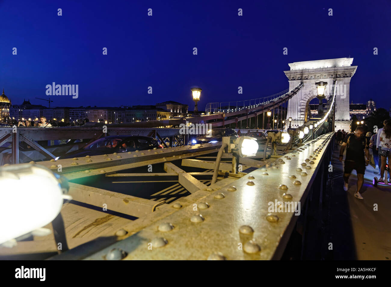Budapest, Ungarn. 15 August, 2019. Der Széchenyi Kettenbrücke verbindet Buda und Pest über der Donau in Budapest, Ungarn. Stockfoto