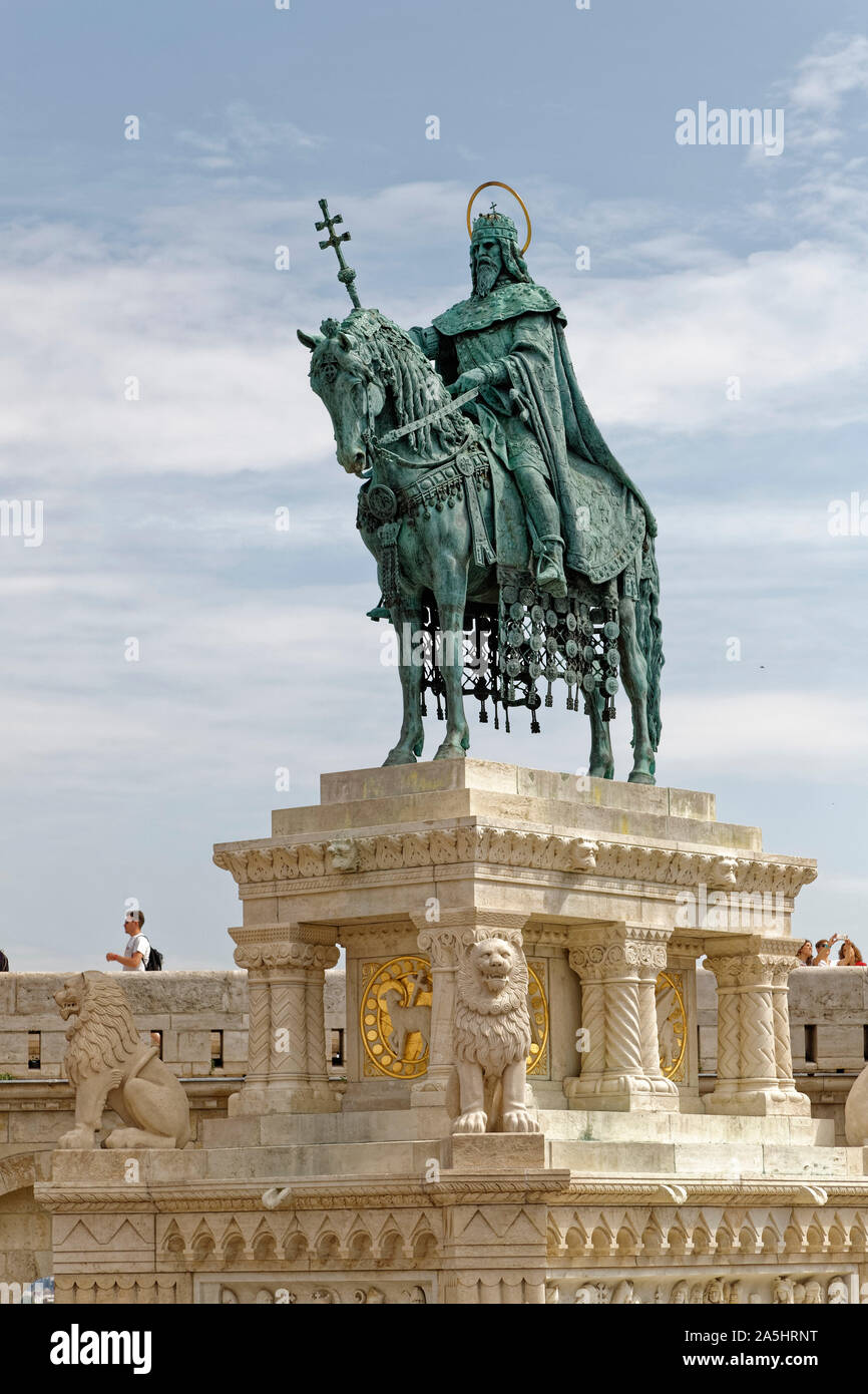 Budapest, Ungarn. 16 August, 2019. Reiterstatue des Hl. Königs Stephan (Szent Istvan lovas szobra) auf der Burg von Buda in Budapest, Ungarn. Stockfoto