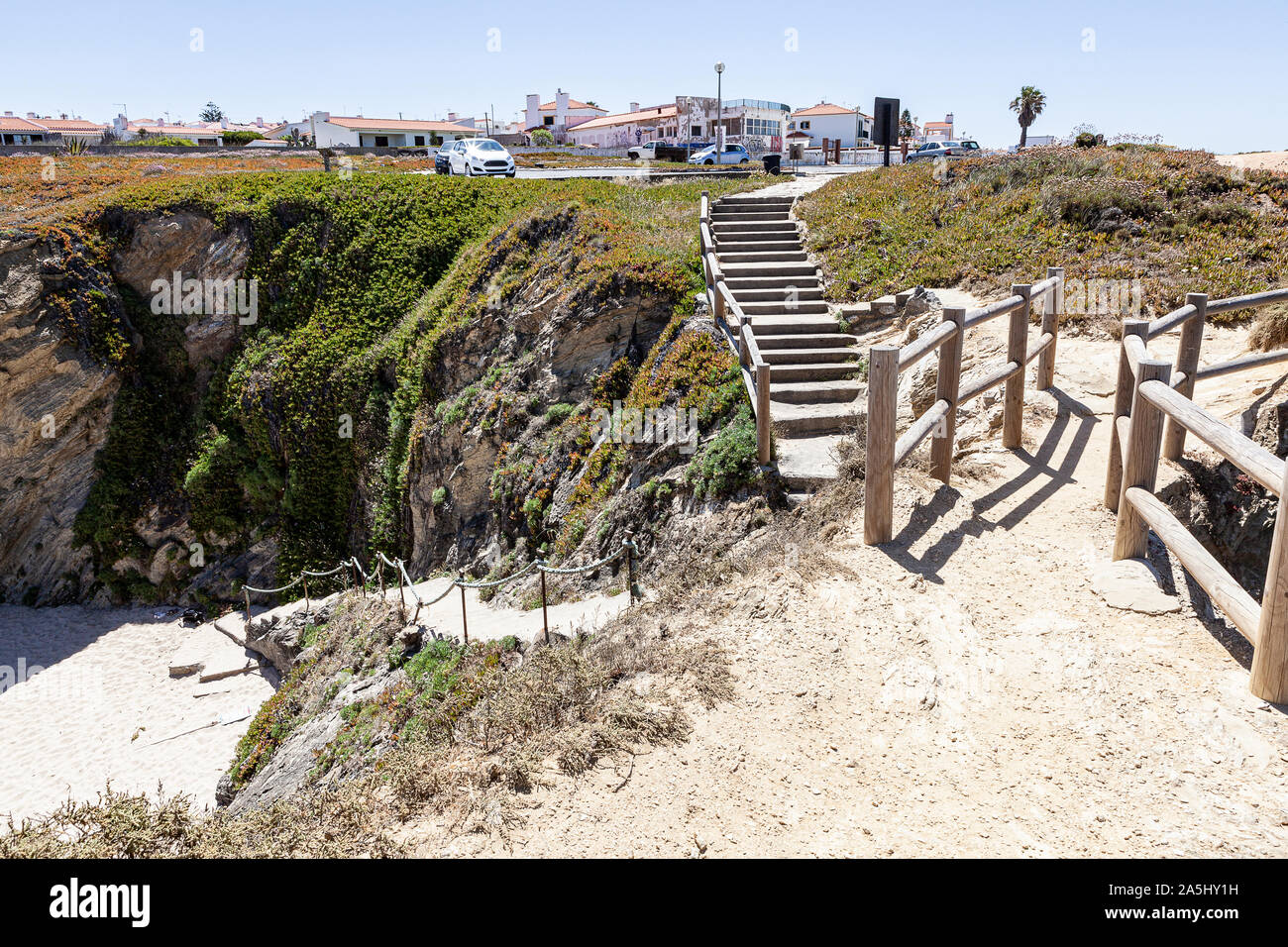 Treppe ein Strand von Porto Covo in Portugal zu gelangen. Stockfoto