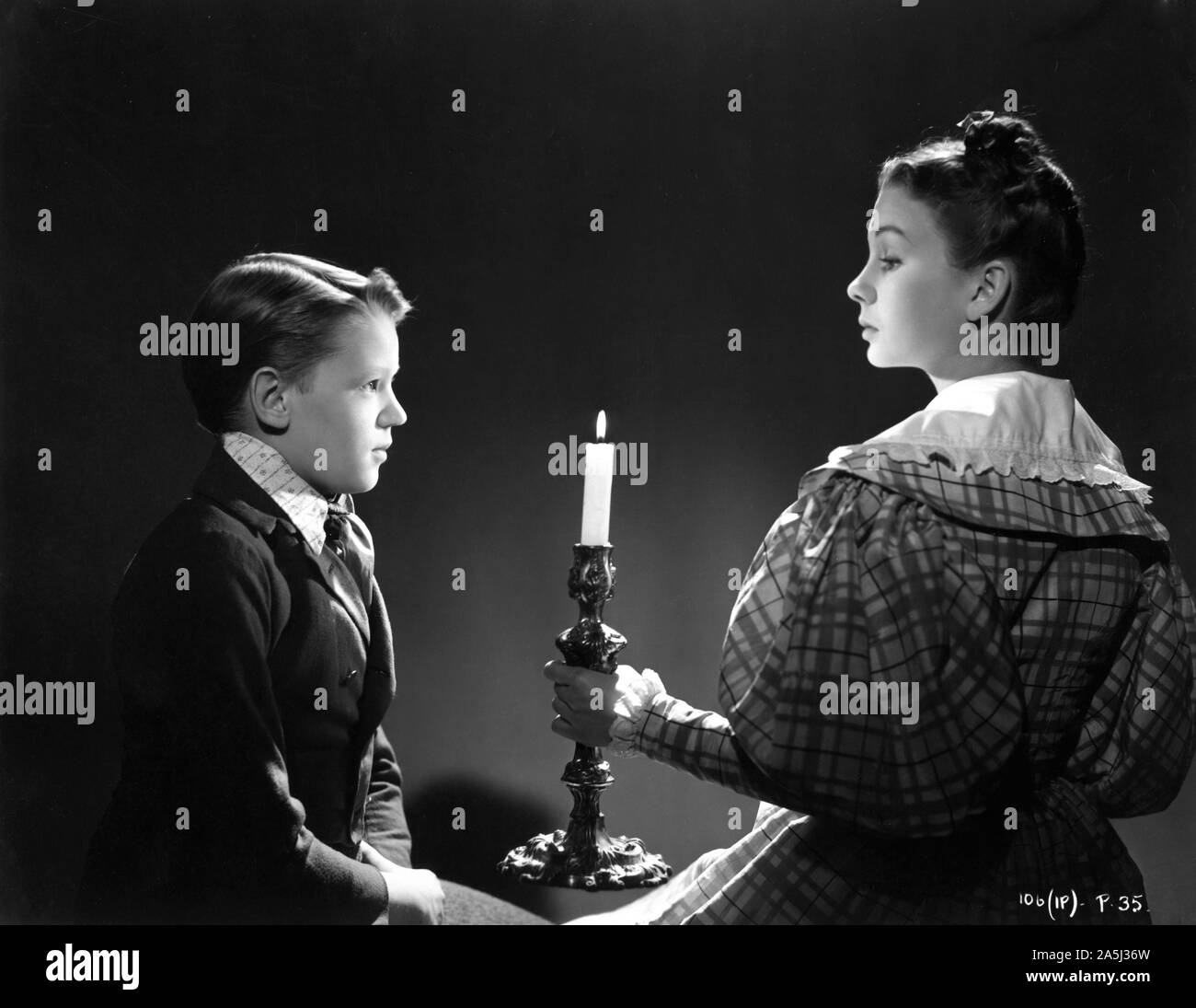 ANTHONY WAGER als Pip und Jean Simmons als junge Estella in GROSSE ERWARTUNGEN Direktor 1946 DAVID LEAN Roman CHARLES DICKENS Cineguild/Allgemein Film Distributors/GFD Stockfoto