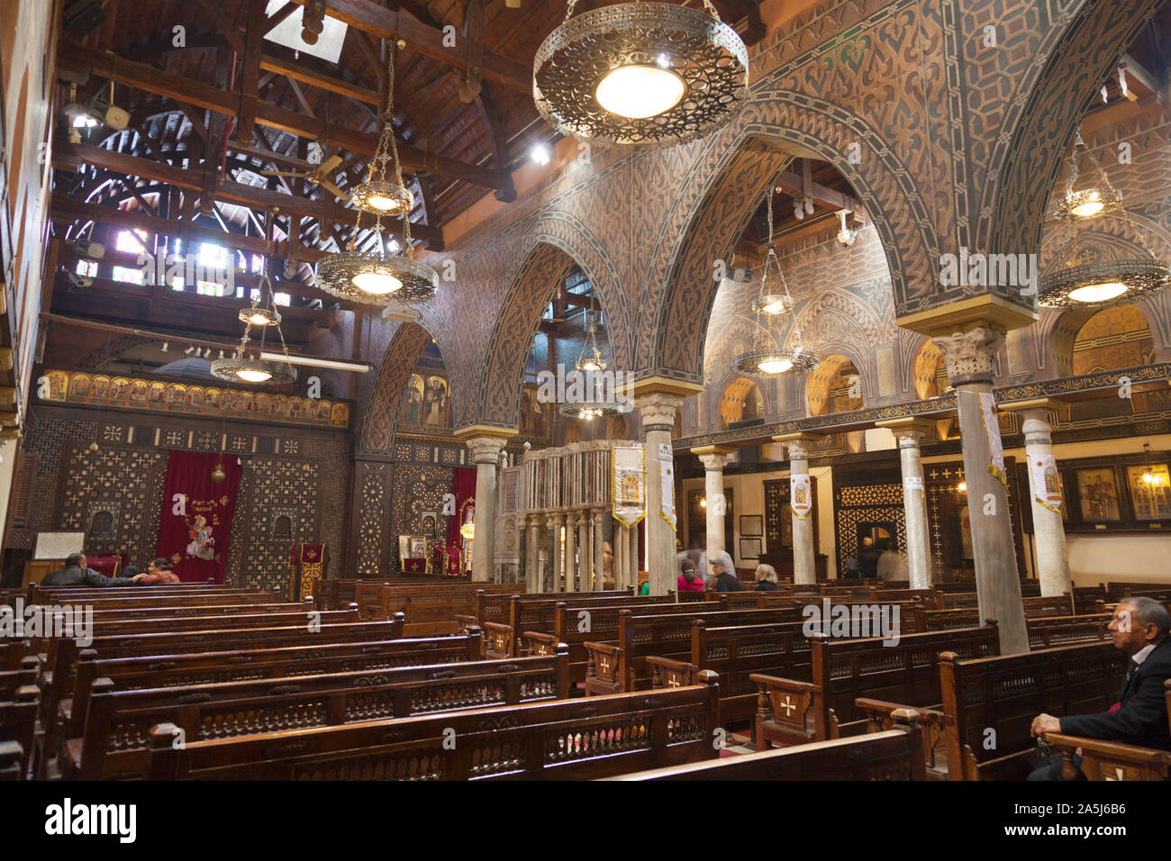 Ägypten, Kairo, Innenansicht der koptisch-orthodoxen Kirche der Heiligen Jungfrau Maria. Auch bekannt als Hängende Kirche. Stockfoto