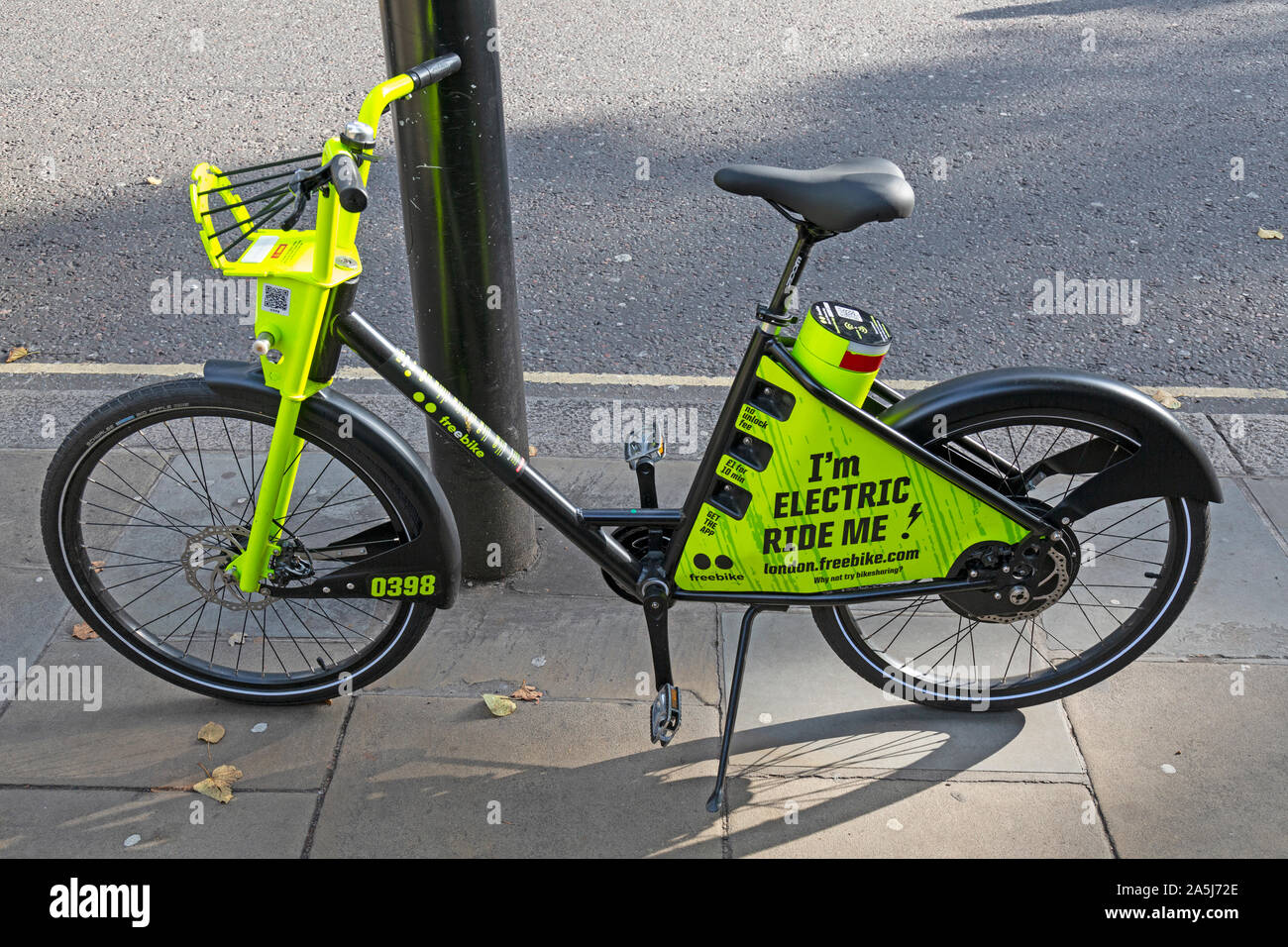 Eine dockless Elektrofahrrad in London, England, UK. Die von der Firma Freebike innerhalb der Square Mile der Stadt London betrieben. Stockfoto