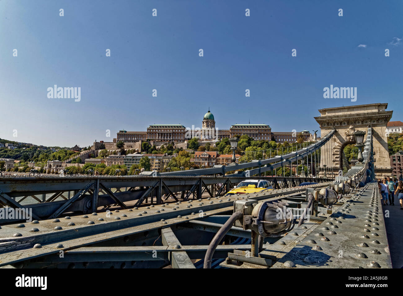 Budapest, Ungarn. 15 August, 2019. Der Széchenyi Kettenbrücke verbindet Buda und Pest über der Donau in Budapest, Ungarn. Stockfoto