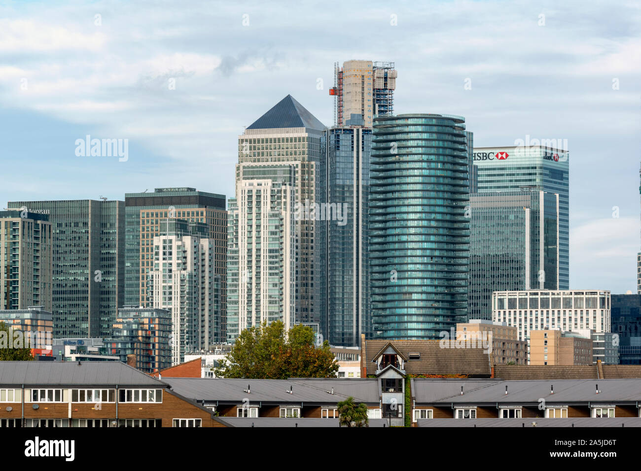 LONDON CANARY WHARF WOLKENKRATZER von GREENWICH UND DIE HSBC GEBÄUDE Stockfoto