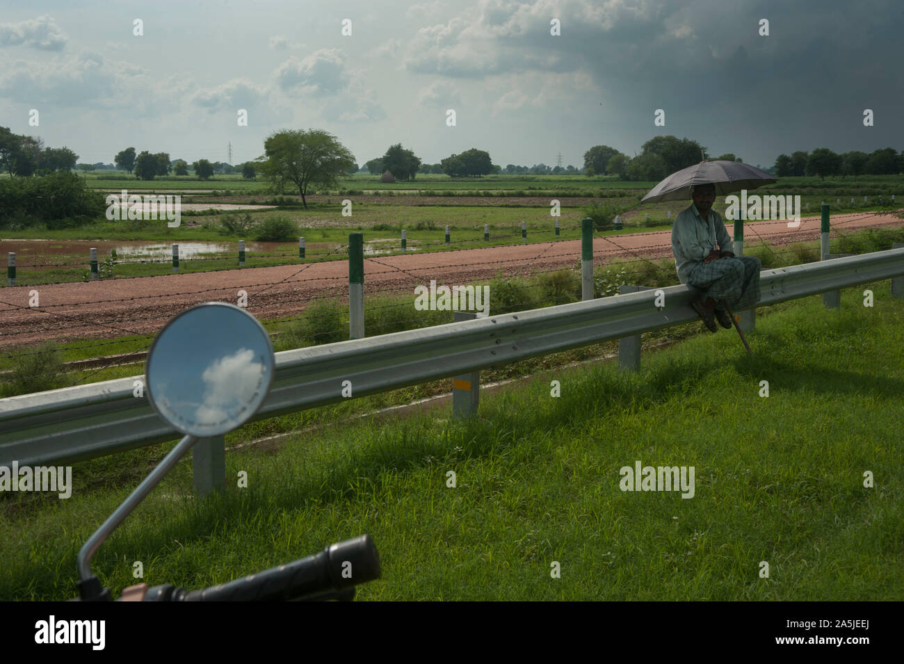 Yamuna Expresswayis eine sechsspurige Autobahn Projekt de Die alten Highway Traffic verstopfen, 165 Km lang. Stockfoto