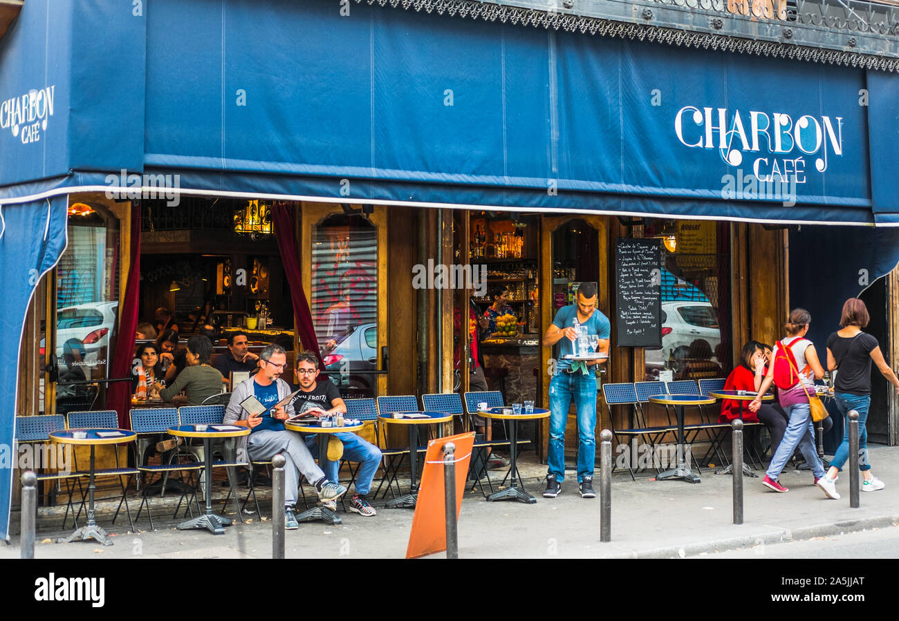 Street Scene vor charbon Cafe Stockfoto