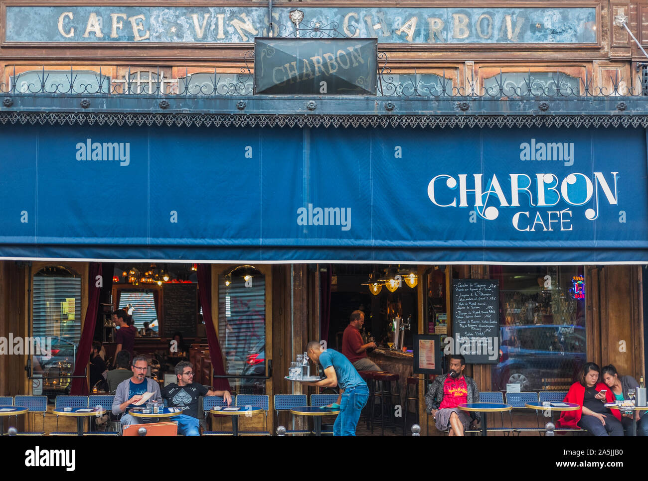 Street Scene vor charbon Cafe Stockfoto