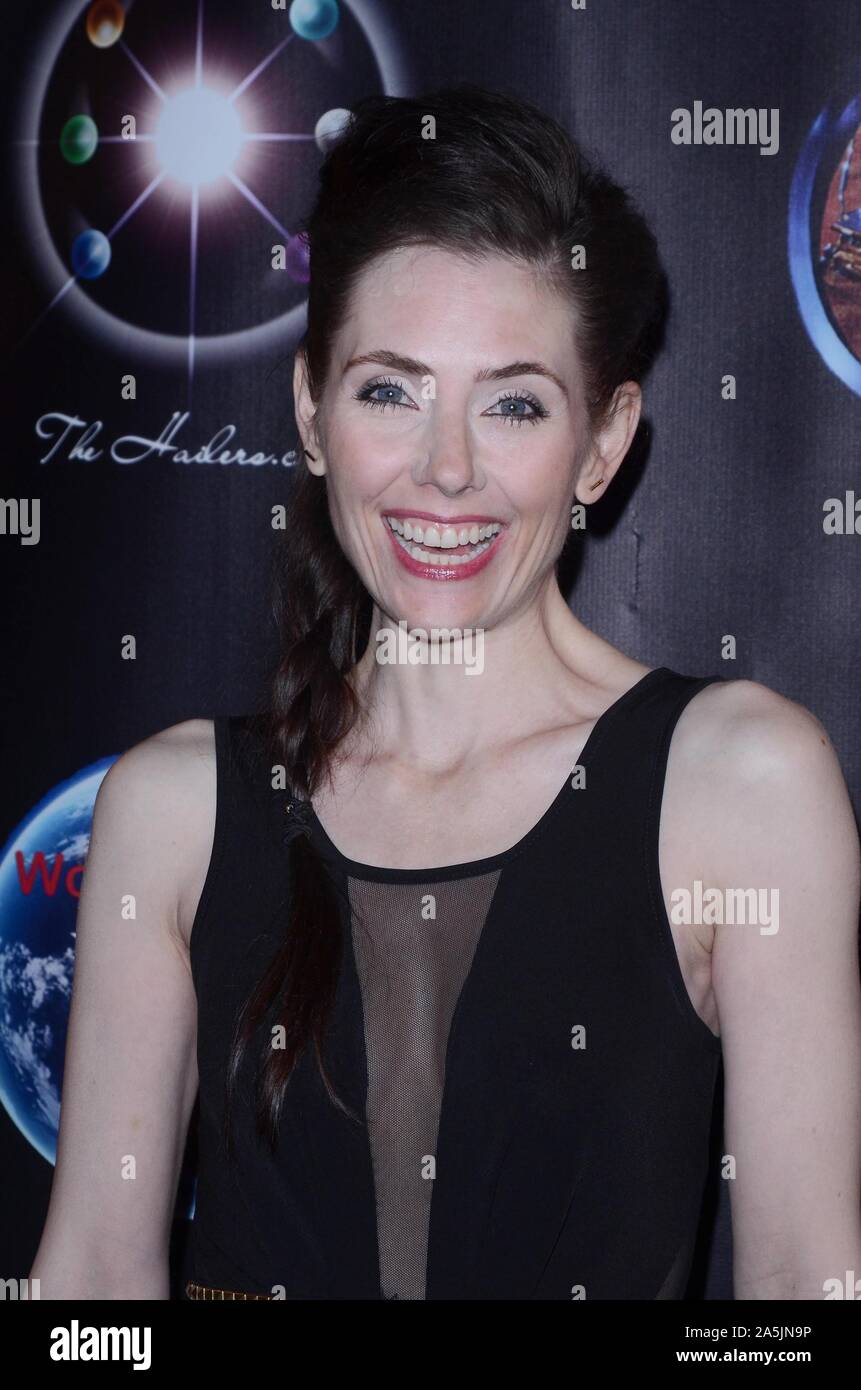 Adrienne Wilkinson in der Ankunftshalle für Mars Rocks! Ein Benefizkonzert für die Mars Society, das Globe Theatre, Los Angeles, CA 18. Oktober 2019. Foto von: Priscilla Grant/Everett Collection Stockfoto