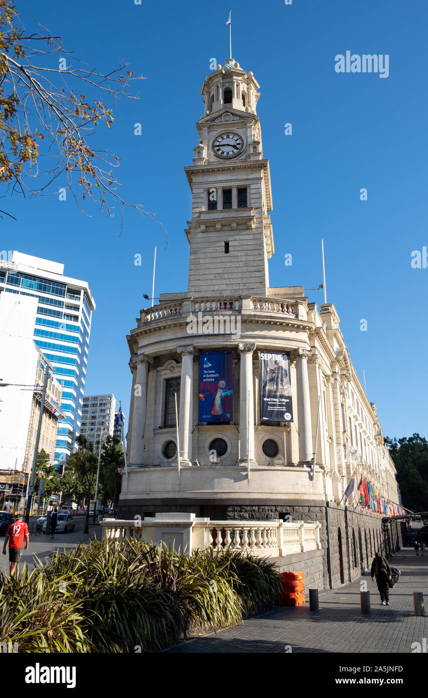 Auckland, Neuseeland - 15. April 2019: Historische Auckland Town Hall während der sonnigen Nachmittag. Heritage Place. Stockfoto