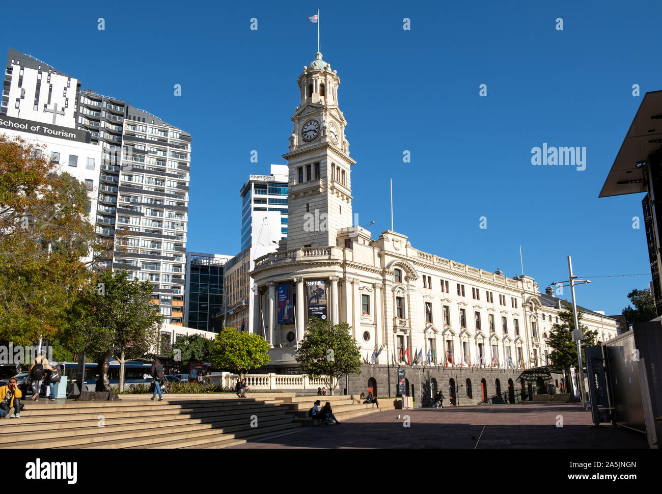 Auckland, Neuseeland - 15. April 2019: Historische Auckland Town Hall während der sonnigen Nachmittag. Heritage Place. Stockfoto