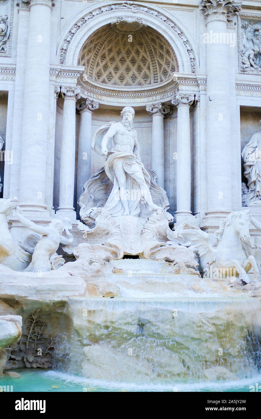 Erstaunlich Trevi Brunnen Skulptur in Rom, Italien. Stockfoto