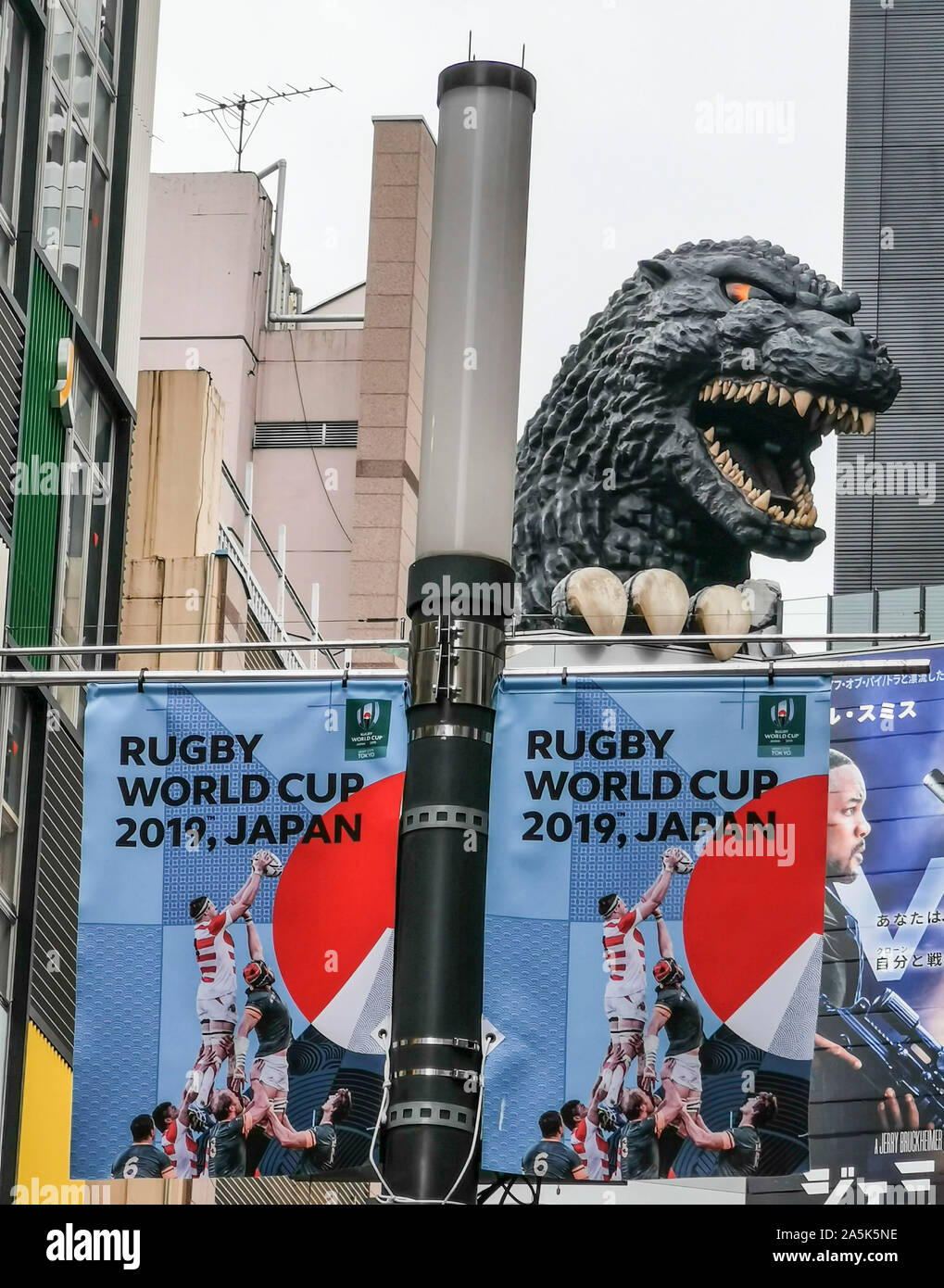 GODZILLA UND RUGBY WORLD CUP in Tokio Stockfoto