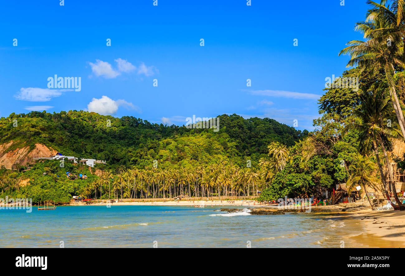 Tropische Insel Landschaft mit Strand und Palmen, Ipil Strand, Palawan, Philippinen Stockfoto