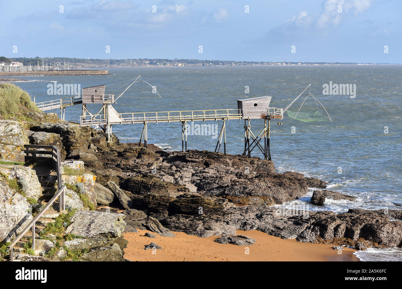 Typische carrelet Fischerhütten in Pornic, Loire-Atlantique, Frankreich. Stockfoto