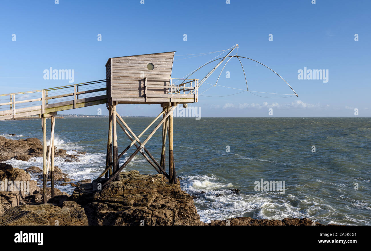 Typische carrelet Fischerhütten in Pornic, Loire-Atlantique, Frankreich. Stockfoto