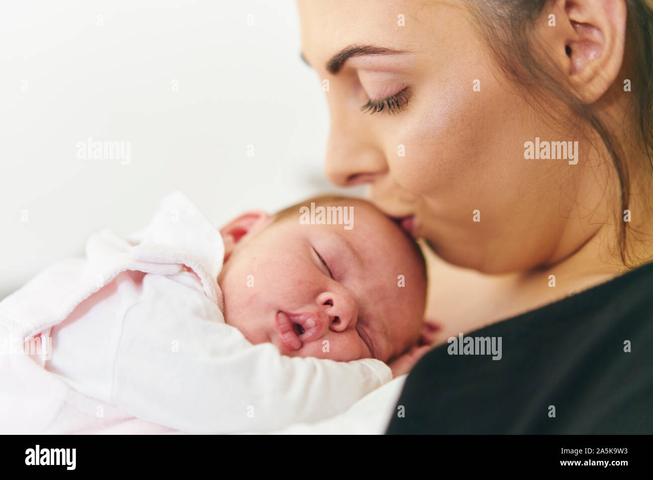 Babys Auf Den Mund Küssen www.alamy.de