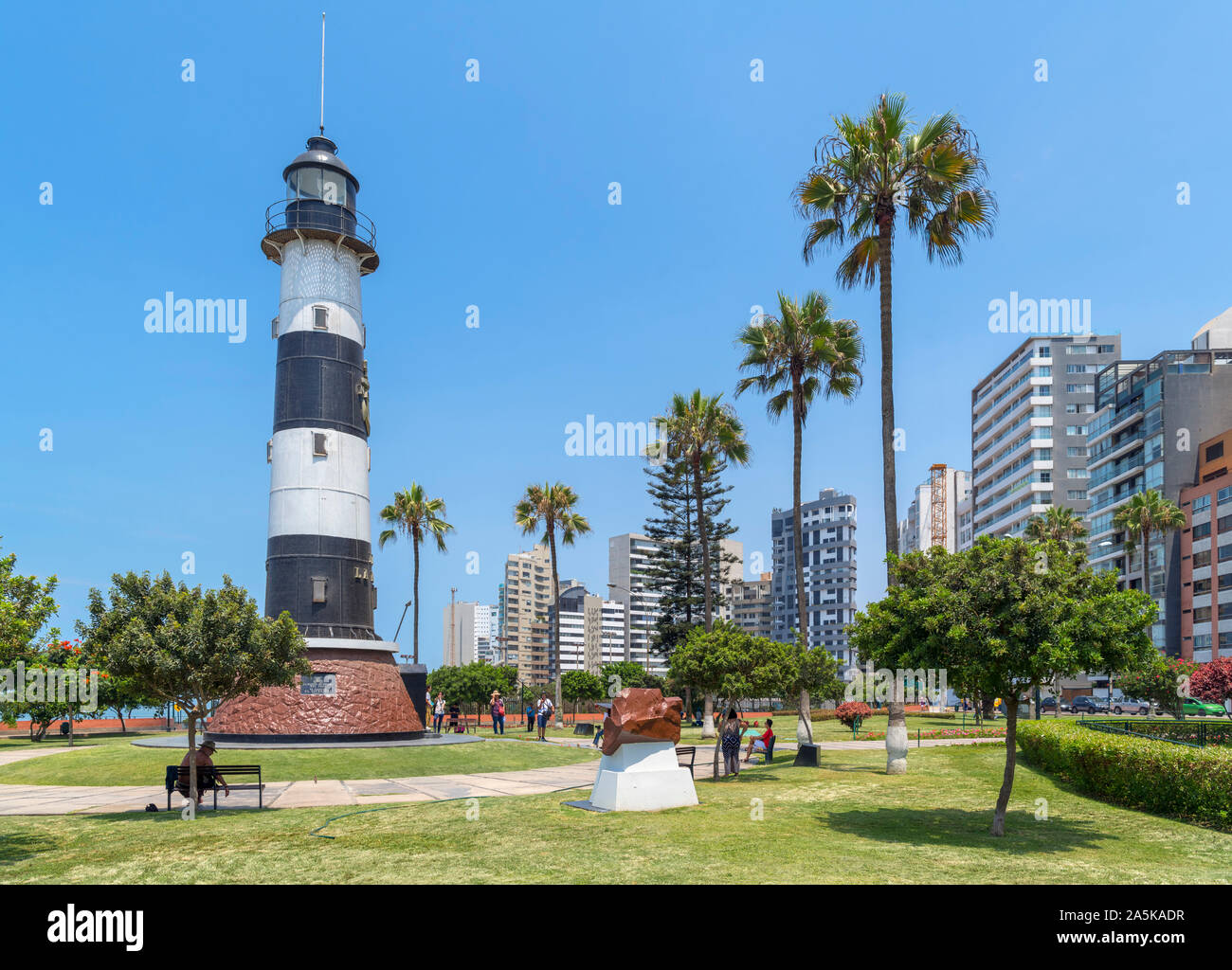 Lima, Miraflores. La Marina Leuchtturm im Parque El Faro, Miraflores, Lima, Peru, Südamerika Stockfoto