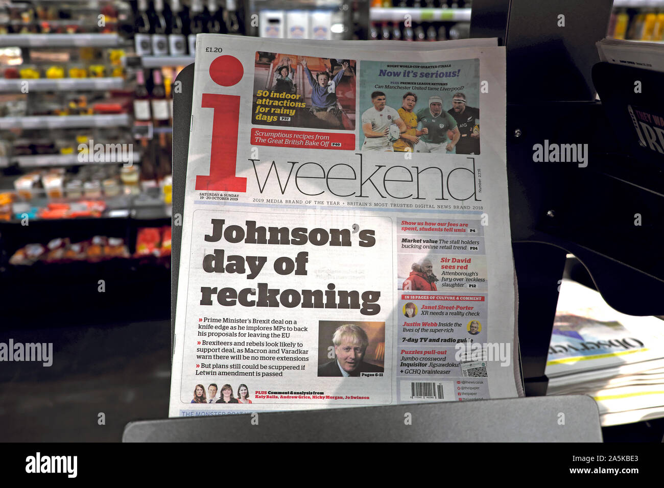 Boris Johnson; s Tag der Abrechnung' ich Zeitung Titelseite Brexit Schlagzeile auf einen Supermarkt Regal Zeitungskiosk vom 20. Oktober 2019 in London, England, Großbritannien Stockfoto