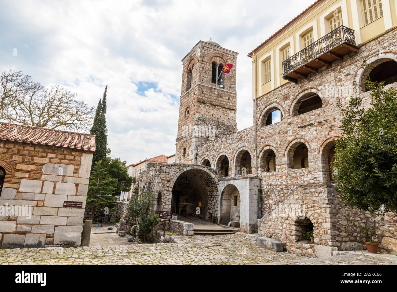 Distomo, Griechenland. Kloster Hosios Loukas, eine historische Kloster, eines der wichtigsten Denkmäler der byzantinischen Architektur und Kunst Stockfoto