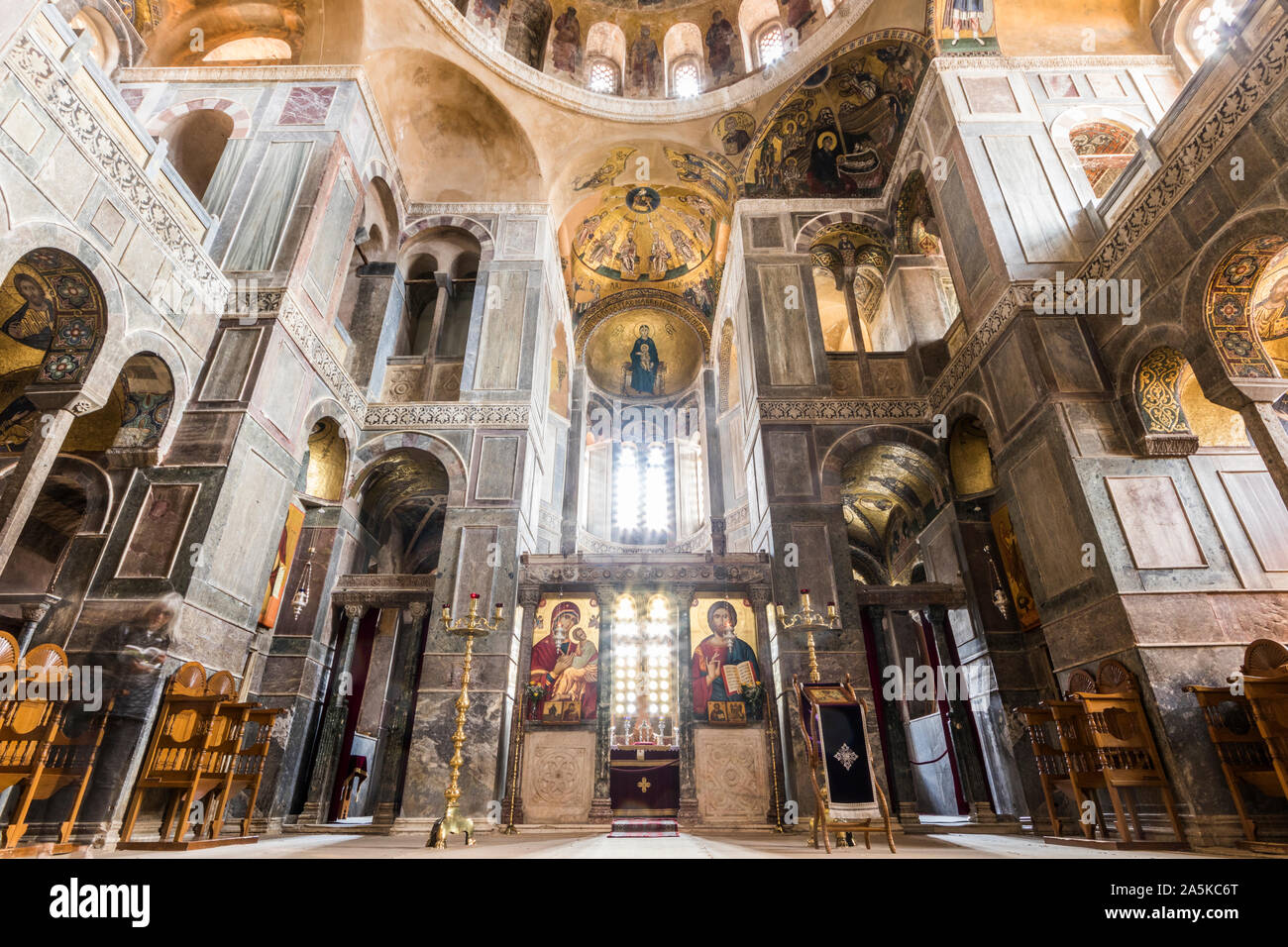 Distomo, Griechenland. Kloster Hosios Loukas, eine historische Kloster, eines der wichtigsten Denkmäler der byzantinischen Architektur und Kunst Stockfoto