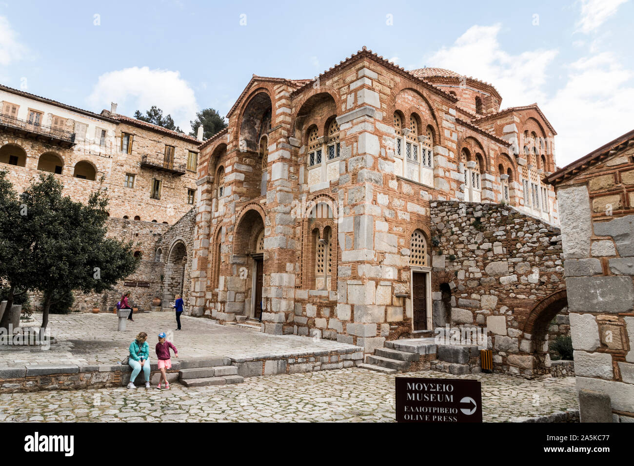 Distomo, Griechenland. Kloster Hosios Loukas, eine historische Kloster, eines der wichtigsten Denkmäler der byzantinischen Architektur und Kunst Stockfoto
