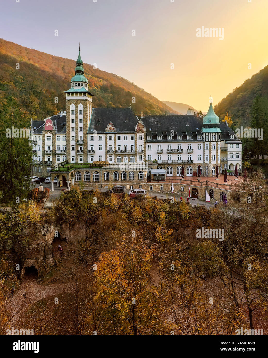Herbst Landschaft von Lillafured, Ungarn, bunte Wälder, fantastische Stimmung. Tolles Reiseziel. Stockfoto