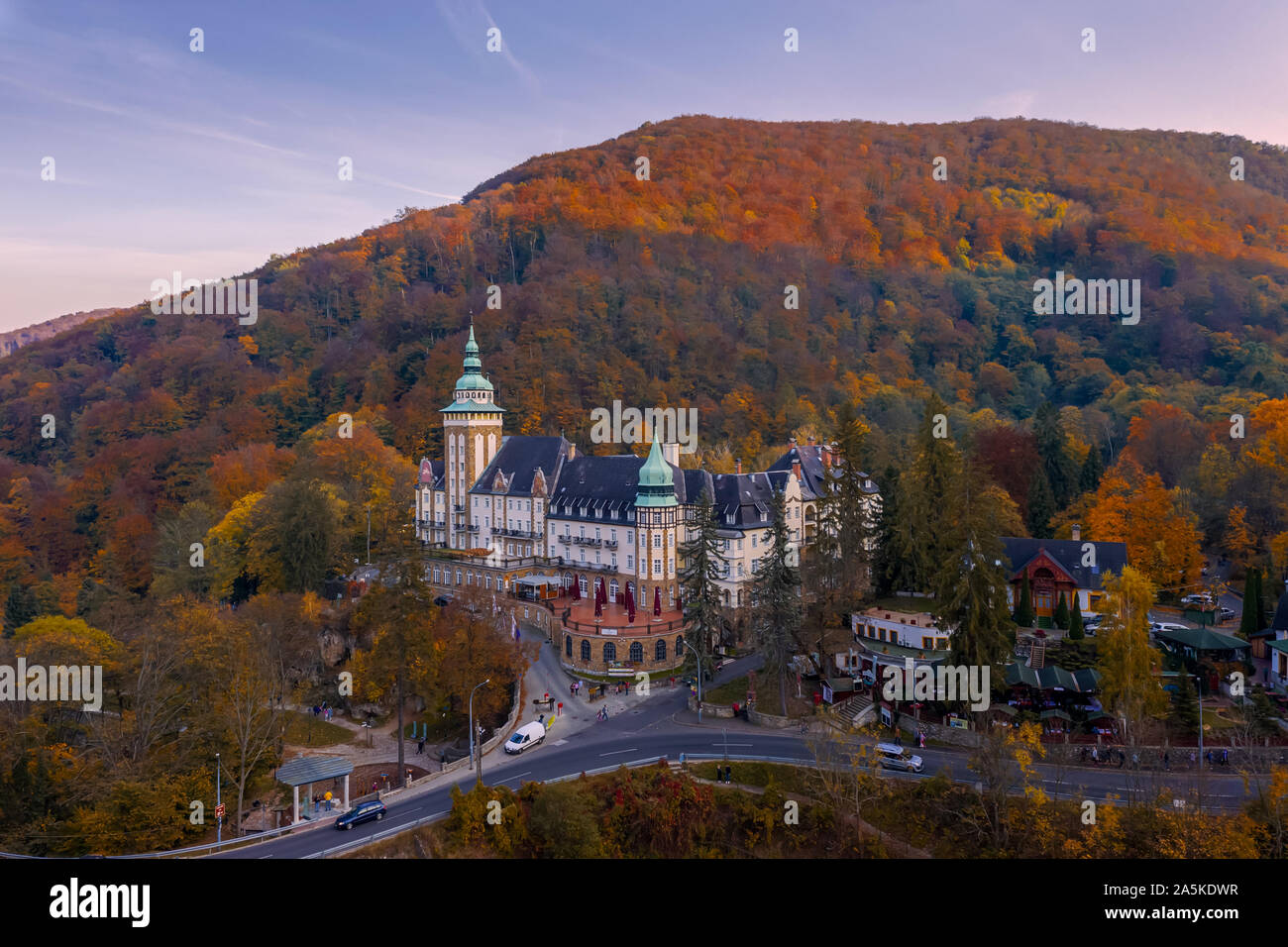 Herbst Landschaft von Lillafured, Ungarn, bunte Wälder, fantastische Stimmung. Tolles Reiseziel. Stockfoto