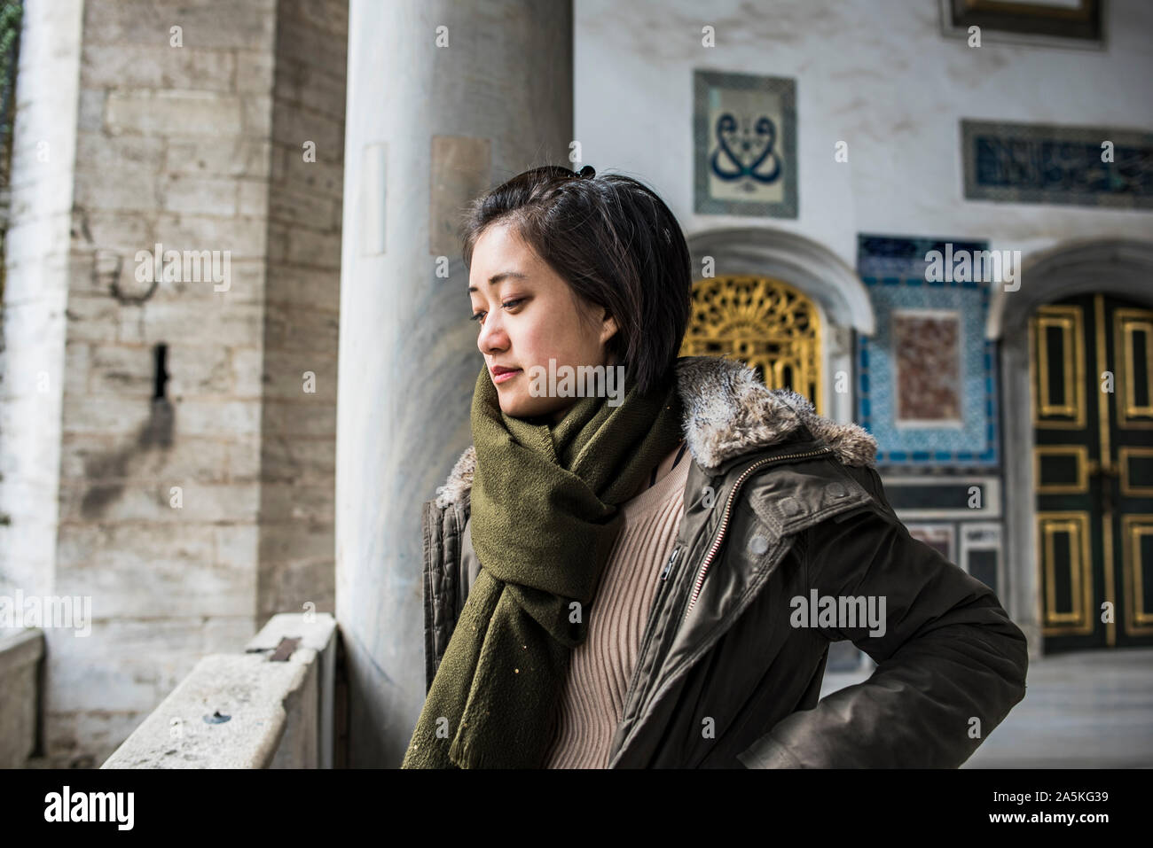 Frau Erkundung Topkapi Palast Istanbul, Istanbul, Türkei Stockfoto