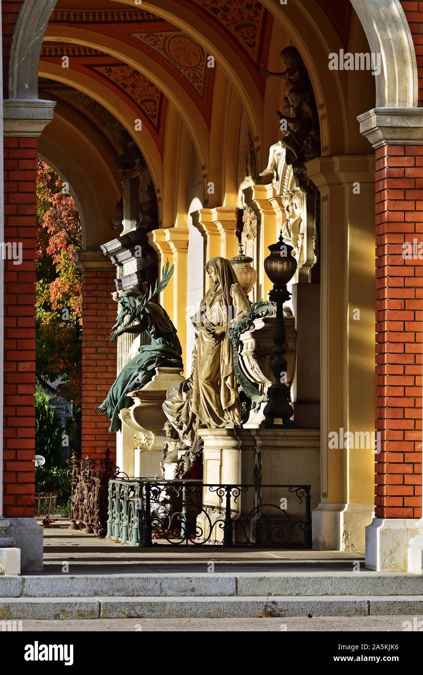 Alte Familie Krypten in der Zentralfriedhof in Wien, Österreich Stockfoto