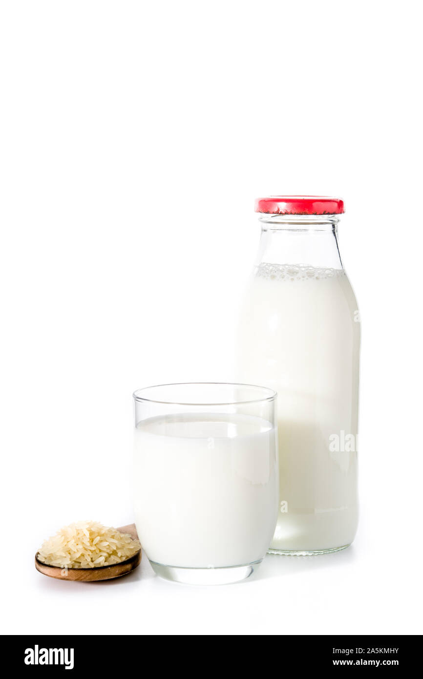 Reis Milch in Glas auf weißem Hintergrund. Stockfoto