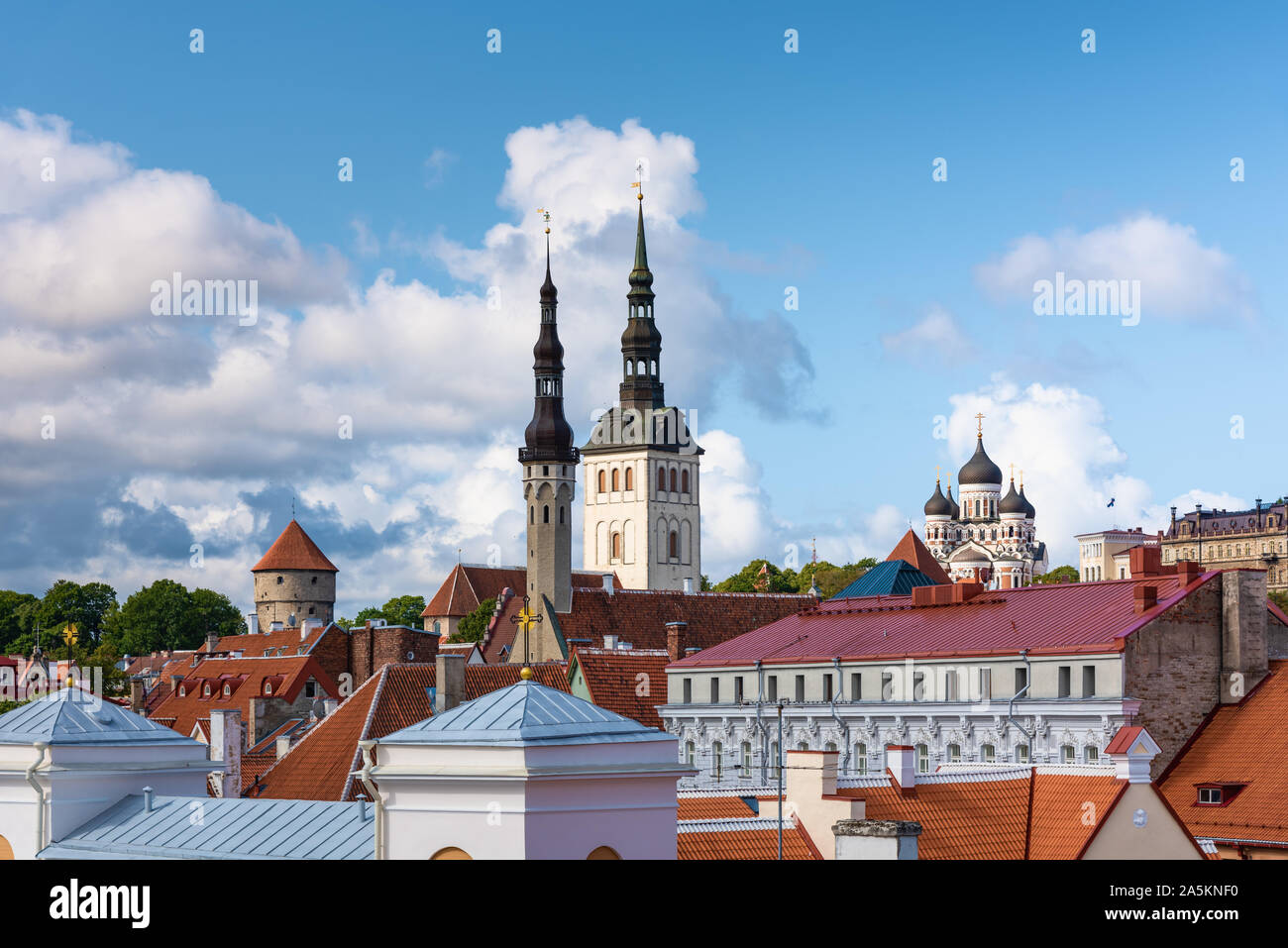 Dachterrasse mit Blick auf Tallinn, Estland Stockfoto